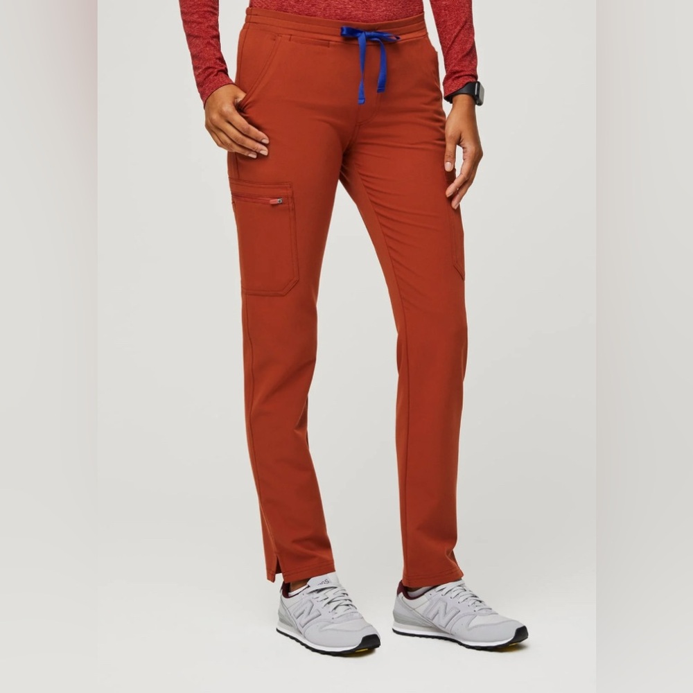 Figs Yola scrub pant in color auburn size XXS tall